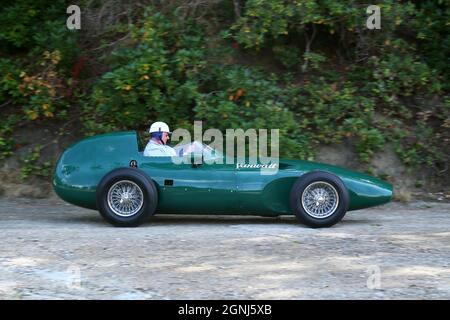 Vanwall (1957, Replik), Stirling Moss Tribute, 12. September 2021, Brooklands Museum, Weybridge, Surrey, England, Großbritannien, Europa Stockfoto