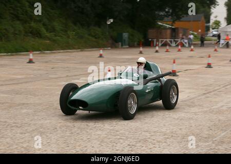 Vanwall (1957, Replik), Stirling Moss Tribute, 12. September 2021, Brooklands Museum, Weybridge, Surrey, England, Großbritannien, Europa Stockfoto