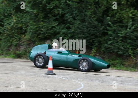 Vanwall (1957, Replik), Stirling Moss Tribute, 12. September 2021, Brooklands Museum, Weybridge, Surrey, England, Großbritannien, Europa Stockfoto