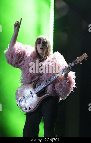 Victoria De Angelis von The Maneskin tritt am 25. September 2021 auf der Bühne des Global CityLive in Paris, Frankreich, auf. Foto von Aurore Marechal/ABACAPRESS.COM Stockfoto