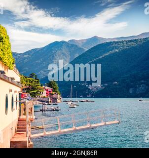 Laglio Stadt ist eine kleine Stadt am Comer See, Provinz von Como, Lombardei Region, Italien, Europa. Heller Sommerblick auf die italienischen Alpen. Reisekonzept Stockfoto