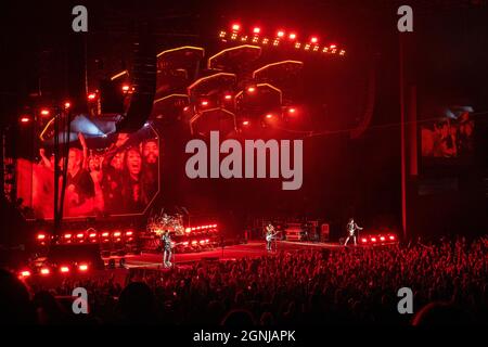 25. September 2021, Chula Vista, Kalifornien, USA: Die Band Kiss tritt live auf der Bühne auf, während sie die Road World Tour beendet. (Bild: © K.C. Alfred/ZUMA-Pressdraht) Stockfoto