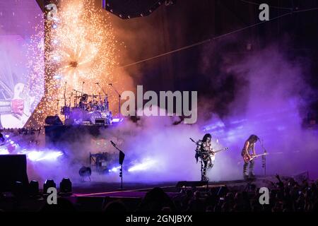 25. September 2021, Chula Vista, Kalifornien, USA: Die Band Kiss tritt live auf der Bühne auf, während sie die Road World Tour beendet. (Bild: © K.C. Alfred/ZUMA-Pressdraht) Stockfoto