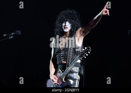 25. September 2021, Chula Vista, Kalifornien, USA: Paul Stanley von der Band Kiss tritt live auf der Bühne während ihres Endes der Road World Tour auf. (Bild: © K.C. Alfred/ZUMA-Pressdraht) Stockfoto