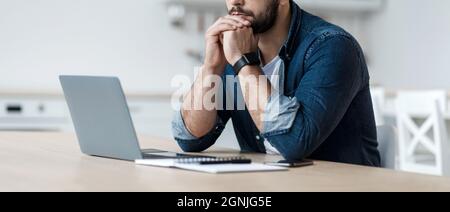 Verärgert, traurig, Depression, frustriert und arbeiten zu Hause Stockfoto