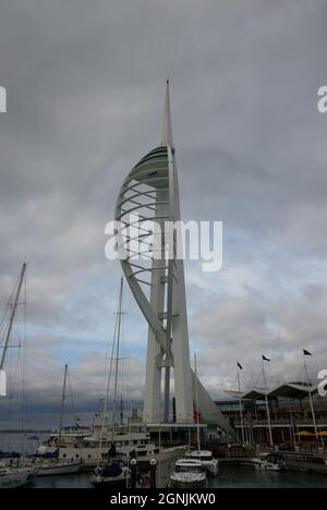 Der Spinnaker Tower in Portsmouth UK im September 2021. Stockfoto