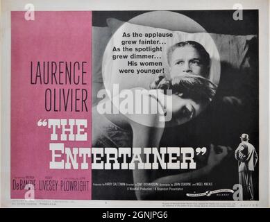 LAURENCE OLIVIER als Archie Rices und SHIRLEY ANNE FIELD im ENTERTAINER 1960 Regisseur TONY RICHARDSON Drehbuch John Osborne und Nigel Kneie nach dem Stück von John Osborne Musik John Addison Produzent Harry Saltzman Woodfall Film Productions / British Lion Films (UK) - Continental Distributed (US) Stockfoto