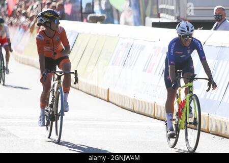 Leuven, Belgien. September 2021. Elisa Balsamo aus Italien und Marianne Vos aus den Niederlanden während der UEC-Straßen-Weltmeisterschaft 2021 in Leuven, am 25. September, in Leuven, Belgien - Foto Laurent Lairys/ABACAPRESS.COM Quelle: Abaca Press/Alamy Live News Stockfoto