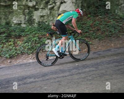 Hollingbourne, Kent, Großbritannien. September 2021. Fotos vom jährlichen Radfahrzeitfahren „Hollingbourne Hill Climb“, das vom Wigmore Cycling Club organisiert wird. Dies ist einer der kürzesten, aber am meisten strafenden Zeitversuche. Der Kurs ist der beste Teil einer Meile den zermürbenden Hollingbourne Hill hinauf, der sich mit einem sehr steilen Gefälle über die Nordabfälle in Kent erhebt, wobei der Gefälle auf halber Strecke noch weiter ansteigt! 41 Teilnehmer aus dem gesamten Südosten nahmen an diesem Saisonende Teil. Kredit: James Bell/Alamy Live Nachrichten Stockfoto