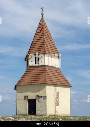 Kalvarienberg in Nitra, Slowakei. Kapelle auf dem Gipfel des Hügels. Stockfoto