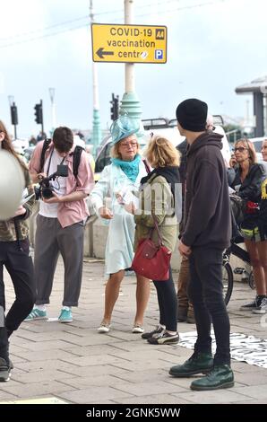 Brighton UK 26. September 2021 - Demonstranten vor der Labour Party Konferenz im Brighton Center : Credit Simon Dack / Alamy Live News Stockfoto