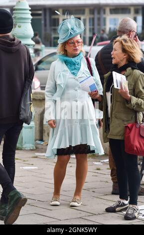 Brighton UK 26. September 2021 - Demonstranten vor der Labour Party Konferenz im Brighton Center : Credit Simon Dack / Alamy Live News Stockfoto