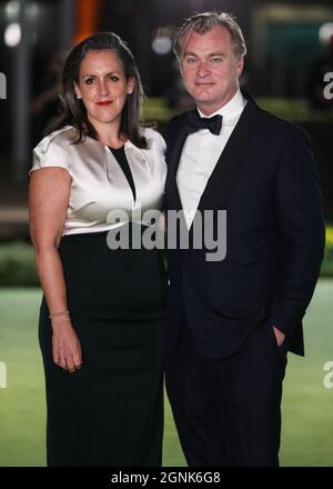 LOS ANGELES, KALIFORNIEN, USA - 25. SEPTEMBER: Emma Thomas und Ehemann/Regisseur Christopher Nolan kommen zur Eröffnungsgala des Academy Museum of Motion Picturs, die am 25. September 2021 im Academy Museum of Motion Picturs in Los Angeles, Kalifornien, USA, stattfand. (Foto von Xavier Collin/Image Press Agency) Stockfoto