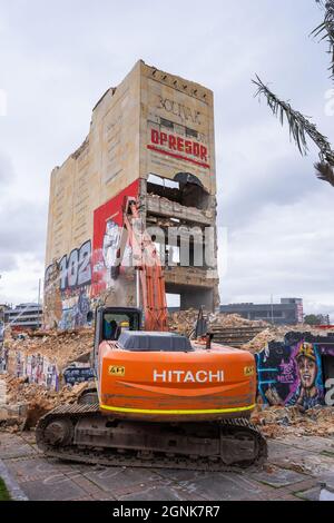 Bogota, Kolumbien, 25. September 2021, Zerstörung des Denkmals der Helden, um Platz für den Durchgang der zukünftigen U-Bahn zu machen Stockfoto