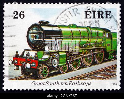 IRLAND - UM 1984: Eine in Irland gedruckte Marke zeigt Macha, Great Southern Railways, Irish Railways Sesquicentenary, um 1984 Stockfoto