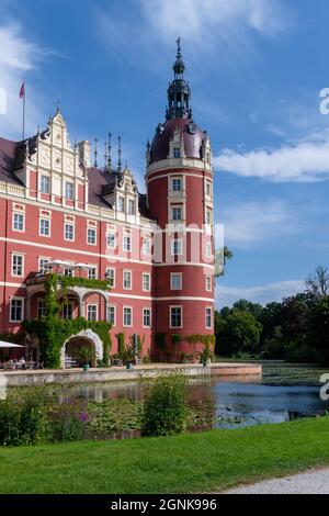 Bad Muskau an der polnischen Grenze, mit einem herrlichen Park und Schluss vom Fürst Pückler / Grenze zu Polen, Fürst Pückler Park mit Schloss Stockfoto