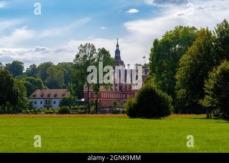Bad Muskau an der polnischen Grenze, mit einem herrlichen Park und Schluss vom Fürst Pückler / Grenze zu Polen, Fürst Pückler Park mit Schloss Stockfoto