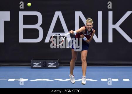 Ostrava, Tschechische Republik. September 2021. Anet Kontaveit aus Estland in Aktion beim Finalspiel gegen Maria Sakkari aus Griechenland beim J&T Banka Ostrava Open 2021 Frauen-WTA-Hallenturnier in Ostrava, Tschechische Republik, 26. September 2021. Kredit: Jaroslav Ozana/CTK Foto/Alamy Live Nachrichten Stockfoto