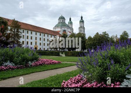 Die katholische Pfarrkirche und Basilika St. Lorenz in der bayerischen Stadt Kempten. Stockfoto