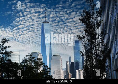 CITY CRUSH: Ein Blick über den Fluss von der Jersey City Waterfront bietet einen wunderschönen Blick auf die New Yorker Stadtlandschaft. Stockfoto