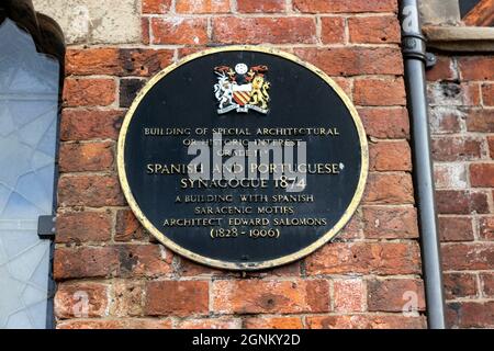 Schwarze Tafel der spanischen und portugiesischen Synagoge. Jüdisches Geschichtsmuseum. Cheetham Hill Road, Manchester. Stockfoto