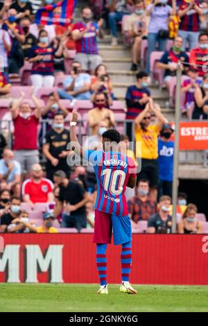 SPANIEN-FUSSBALL-LA LIGA SANTANDER-FCB GEGEN LEVANTE UD. FC Barcelona Spieler (10) Ansu Fati beim La Liga Santander Spiel zwischen FC Barcelona und Levante UD in Camp Nou, Barcelona, Spanien, am 26. September 2021. © Joan Gosa 2021 Stockfoto