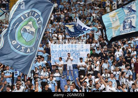 Roma, Italien. September 2021. Anhänger aus dem Latium während des Fußballspiels der SS Lazio und AS Roma calcio im Olimpico-Stadion in Rom (Italien), 26. September 2021. Foto Antonietta Baldassarre/Insidefoto Kredit: Insidefoto srl/Alamy Live News Stockfoto