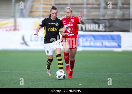 Orebro, Schweden. September 2021. Hallbera Gisladottir (11 AIK) während des Spiels in der Schwedischen Liga OBOS Damallsvenskan zwischen KIF Orebro und AIK in der Behrn Arena in Orebro, Schweden. Kredit: SPP Sport Pressefoto. /Alamy Live News Stockfoto