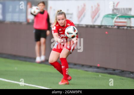 Orebro, Schweden. September 2021. Berglind Ros Augustdottir (21 KIF Orebro) während des Spiels in der Schwedischen Liga OBOS Damallsvenskan zwischen KIF Orebro und AIK in der Behrn Arena in Orebro, Schweden. Kredit: SPP Sport Pressefoto. /Alamy Live News Stockfoto