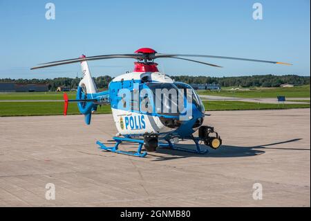 Göteborg, Schweden - 30 2008. August: Eurocopter EC 135 Polizeihubschrauber auf der Göteborg Aero Show. Stockfoto