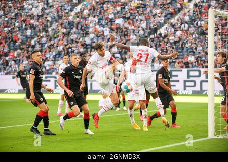 Torchance Jonas HECTOR (K) und Anthony MODESTE (K), Aktion, von links nach rechts Rafael Santos BORRE (F), Kristijan JAKIC (F), Jonas HECTOR (K), Anthony MODESTE (K), Fußball 1. Bundesliga, 06. Spieltag, Eintracht Frankfurt (F) - FC Köln (K) 1:1, am 25. September 2021 in Frankfurt/Deutschland. #die DFL-Vorschriften verbieten die Verwendung von Fotos als Bildsequenzen und/oder quasi-Video # Â Stockfoto