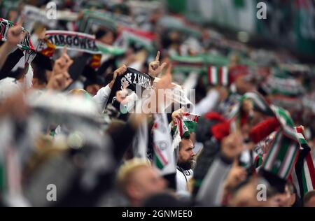 WARSCHAU, POLEN - 25. SEPTEMBER 2021: Spiel der polnischen Fußballliga Legia Warszawa - Rakow Czestochowa, Legia-Fans Stockfoto