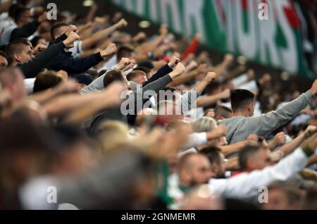 WARSCHAU, POLEN - 25. SEPTEMBER 2021: Spiel der polnischen Fußballliga Legia Warszawa - Rakow Czestochowa, Legia-Fans Stockfoto