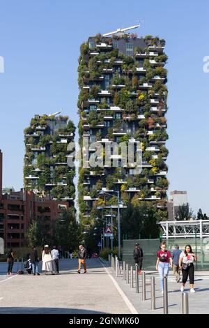 „Bosco Verticale“, grüne Gebäude und Wohntürme im Komplex Porta Nuova in Mailand, Italien Stockfoto