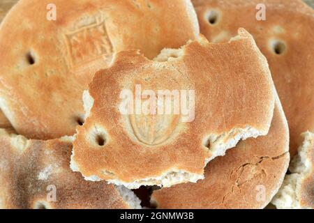 Nahaufnahme des heiligen orthodoxen sakramentalen Brotes. Stockfoto