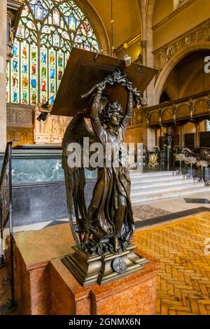 Rednerpult auf dem Holy Trinity Sloane Square, einer großen anglikanischen Kirche in der Sloane Street im Royal Borough of Kensington & Chelsea, im Zentrum von London SW1 Stockfoto