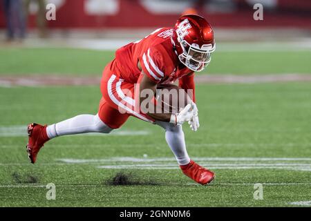 25. September 2021:der Houston Cougars Wide Receiver Marcus Jones (8) läuft nach einem Fangen während des 3. Quartals eines NCAA-Fußballspiels zwischen den Midshipmen der Marine und den Houston Cougars im TDECU Stadium in Houston, TX. Trask Smith/CSM Stockfoto