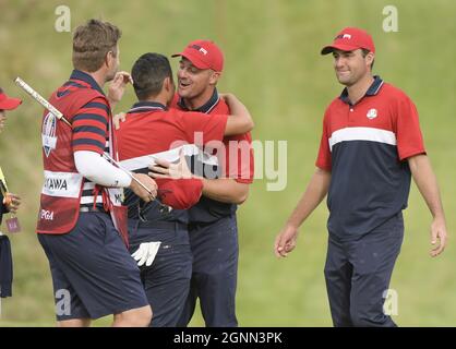 Kohler, Usa. September 2021. Die Mitglieder des Teams USA feiern den Sieg des 43. Ryder Cups mit einem Unentschieden am 18. Loch in der Whistling Straits am Sonntag, dem 26. September 2021 in Kohler, Wisconsin. Foto von Mark Black/UPI Credit: UPI/Alamy Live News Stockfoto