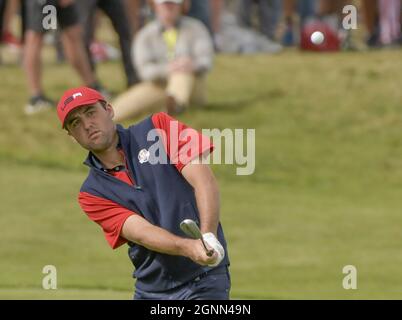 Kohler, Usa. September 2021. Scottie Scheffler des US-Teams trifft am Sonntag, 26. September 2021 in Kohler, Wisconsin, beim 43. Ryder Cup auf Whistling Straits den Ball auf den 1. Grünen. Foto von Mark Black/UPI Credit: UPI/Alamy Live News Stockfoto