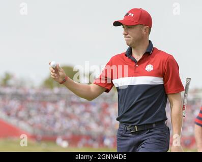 Kohler, Usa. September 2021. Justin Thomas vom Team USA gewinnt am Sonntag, den 26. September 2021 in Kohler, Wisconsin, das 1. Loch im 43. Ryder Cup in der Whistling Straits. Foto von Mark Black/UPI Credit: UPI/Alamy Live News Stockfoto