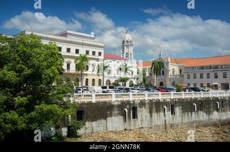 Nationaltheater, Panama City. Panama. 16. September 2021. Das Nationaltheater, das sich im Herzen der Altstadt von Panama City befindet, ist eines der Mo Stockfoto