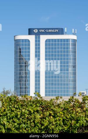 Etobicoke, Toronto, Kanada - 26. September 2021: SNC-Lavalin-Schild auf dem Gebäude in Etobicoke, Toronto Stockfoto