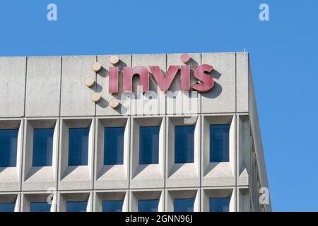 Etobicoke, Toronto, Kanada - 26. September 2021: Invis Bürogebäude in Etobicoke, ON, Kanada. Stockfoto