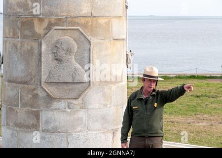 Charleston, SC - 24 2021. Februar: Ein US-Nationalpark-Ranger gibt eine Tour auf Fort Sumter Stockfoto