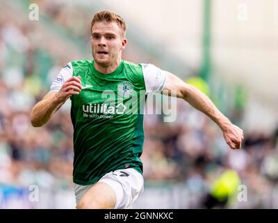 Easter Road, Leith, Edinburg, Großbritannien. September 2021. Scottish Premier League Football, Hibernian versus St Johnstone; Chris Cadden of Hibernian Credit: Action Plus Sports/Alamy Live News Stockfoto