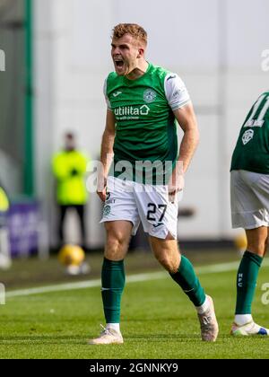 Easter Road, Leith, Edinburg, Großbritannien. September 2021. Scottish Premier League Football, Hibernian versus St Johnstone; Chris Cadden von Hibernian verärgert über Entscheidung Kredit: Action Plus Sports/Alamy Live News Stockfoto