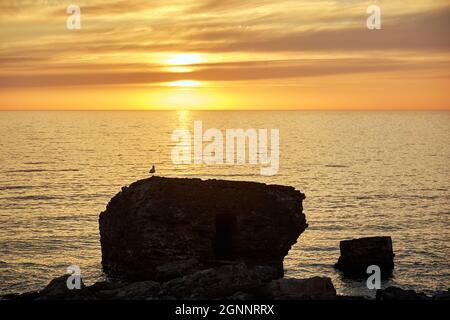 Die nördlichen Festungen sind ein Teil der Festung von Liepāja, bei Sonnenuntergang Stockfoto