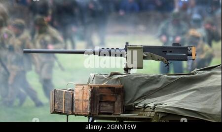 American Browning 50 Kaliber schwere Maschinengewehr auf Sherman Panzerturm montiert. Stockfoto