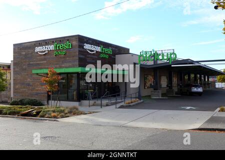 Amazon Fresh Pickup, 5100 15. Ave NW, Seattle Storefront Foto einer Drive-in-Lebensmittelabholstelle für eine Online-Supermarktkette. washington Stockfoto