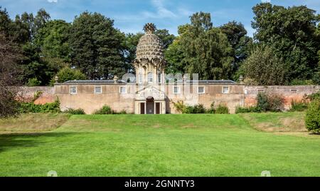 The Dunmore Pineapple Folly in Dunmore Park, bei Airth in der Nähe von Stirling in Stirlingshire, Schottland, im Besitz des Natiional Trust for Scotland Stockfoto